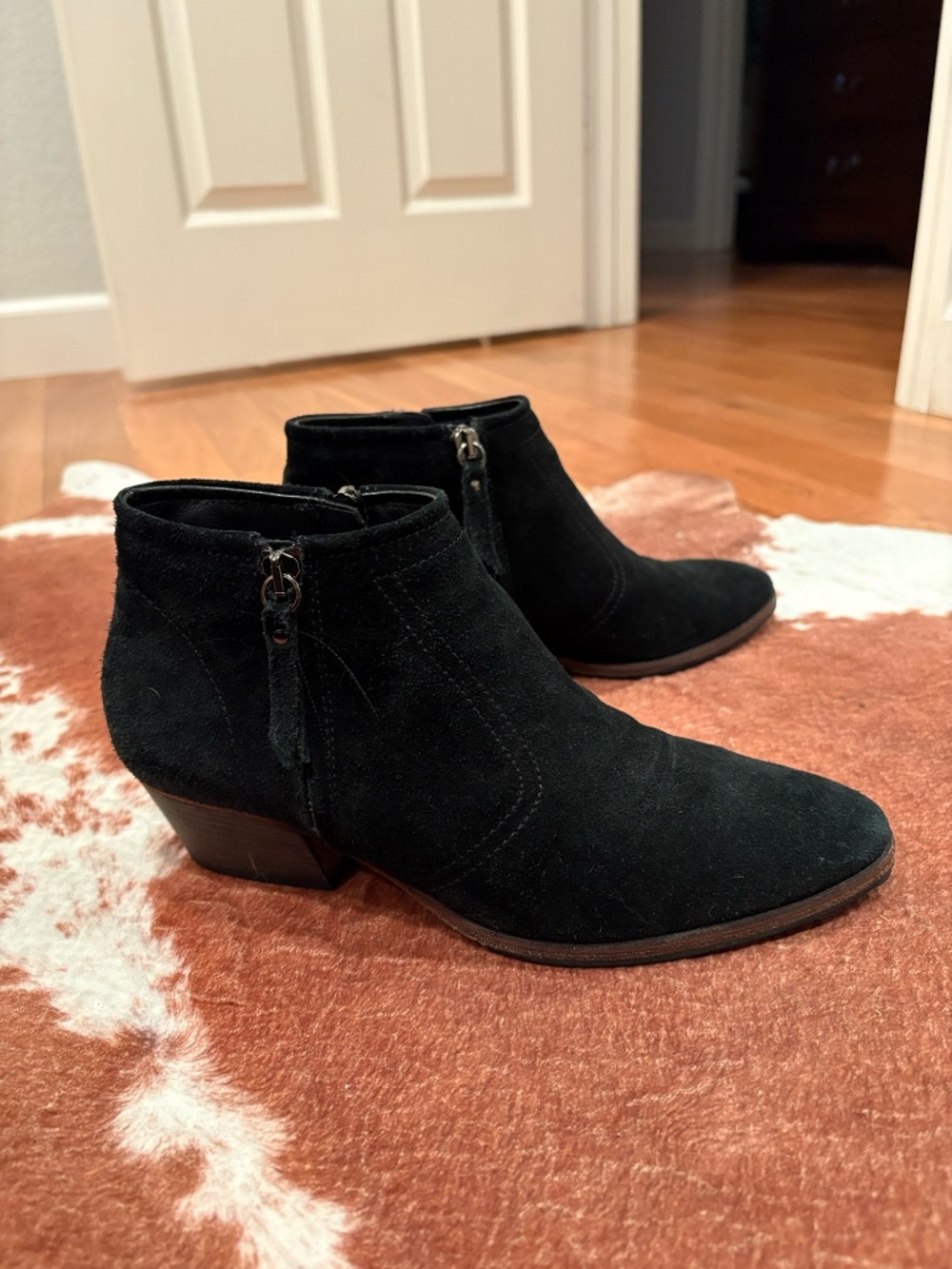 Aquatalia Black Suede Pointed Toe Boots Made in Italy Luxury - Picture 3 of 4